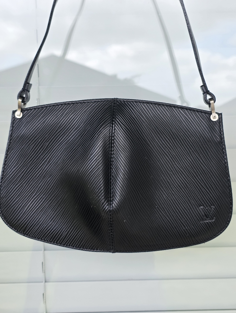 Louis Vuitton Black Women's Shoulder Bag Classic Textured Design Logo - Picture 2 of 13